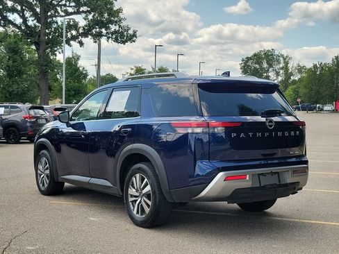 Used 2025 Nissan Pathfinder SL AWD/4WD image 3