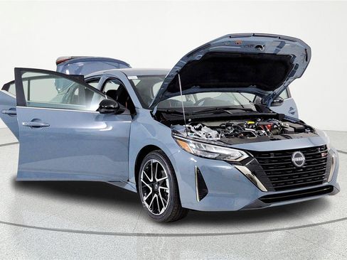 Used 2024 Nissan Sentra SR w/ Trunk Package image 7