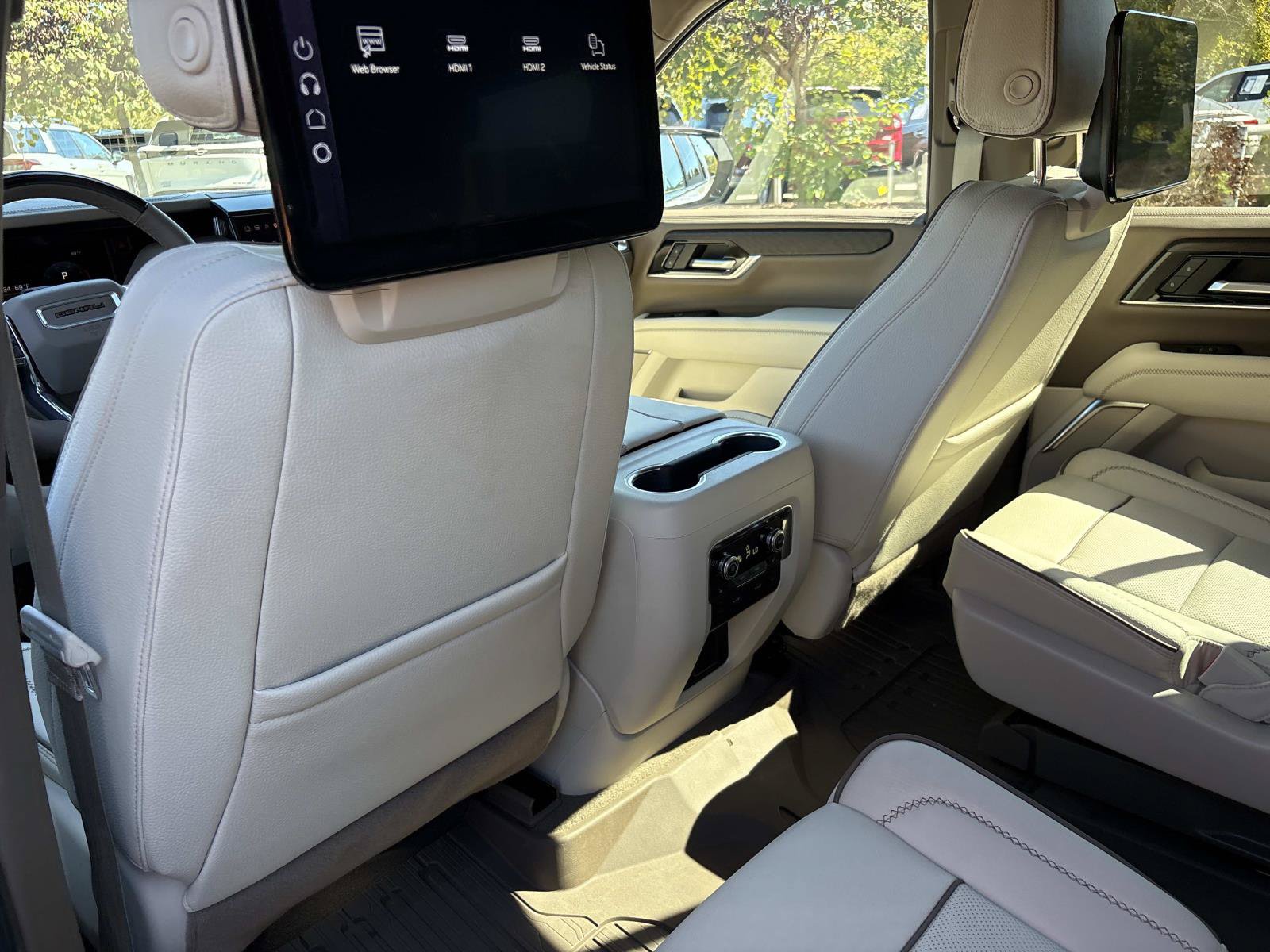 Used 2026 GMC Yukon Denali w/ Denali Reserve Package AWD/4WD image 30