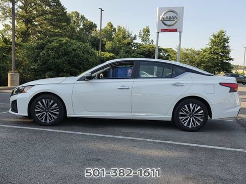 Certified 2025 Nissan Altima 2.5 SV FWD image 2