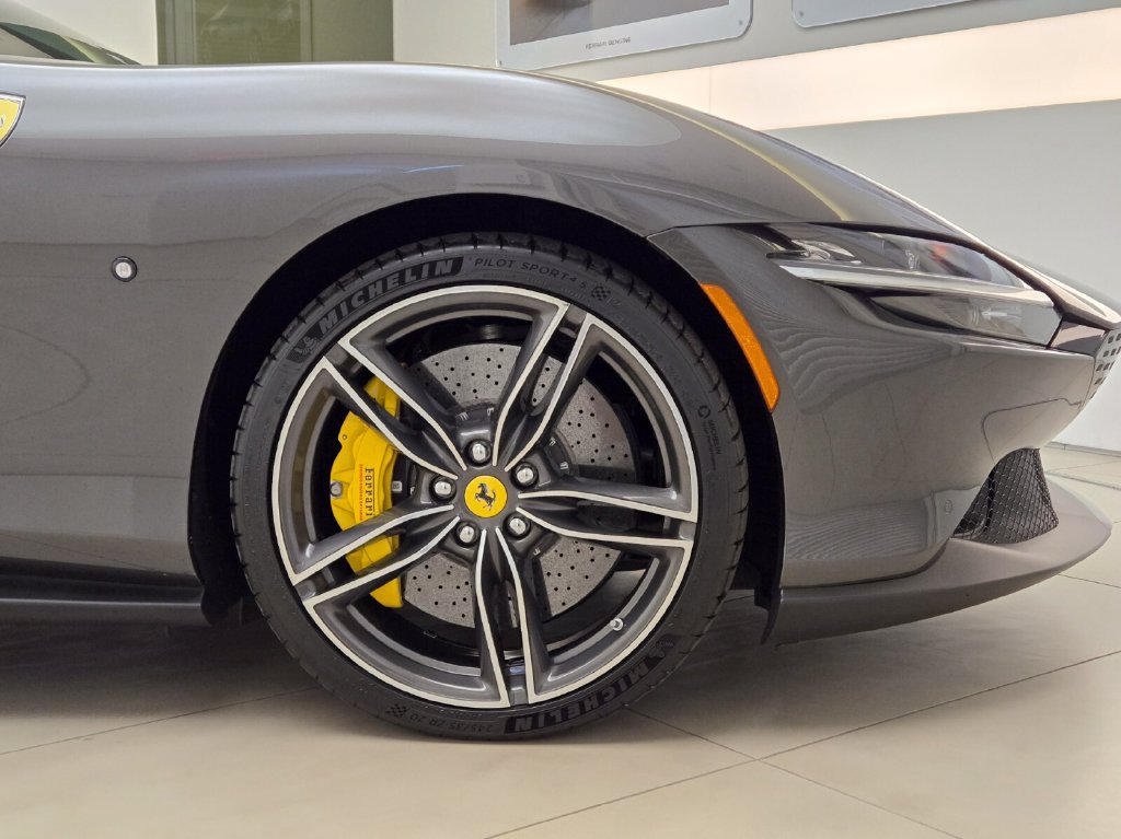 Used 2022 Ferrari Roma RWD image 8