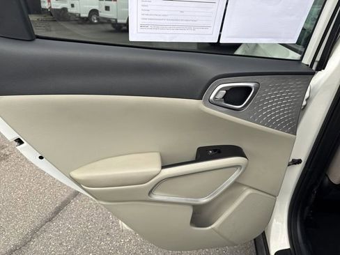 Used 2023 Kia Soul LX image 39