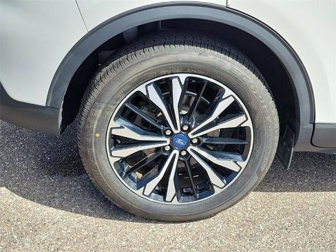 Certified 2022 Ford Escape SE w/ SE Sport Appearance Package image 5