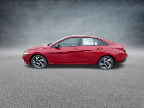 Used 2025 Hyundai Elantra Sport image 13