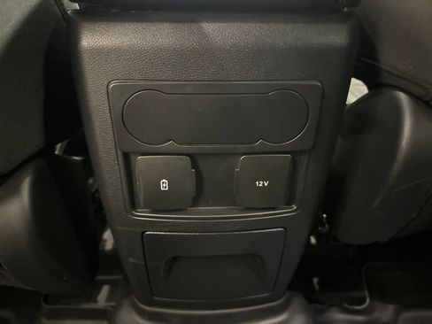 Used 2023 Ford Explorer XLT AWD/4WD image 22