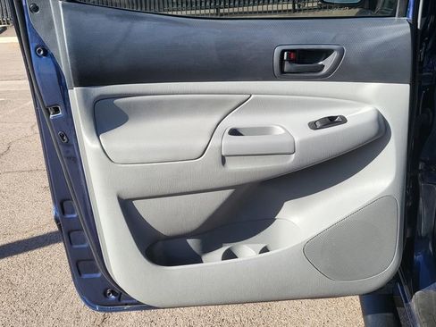 Used 2013 Toyota Tacoma PreRunner w/ SR5 Pkg image 19