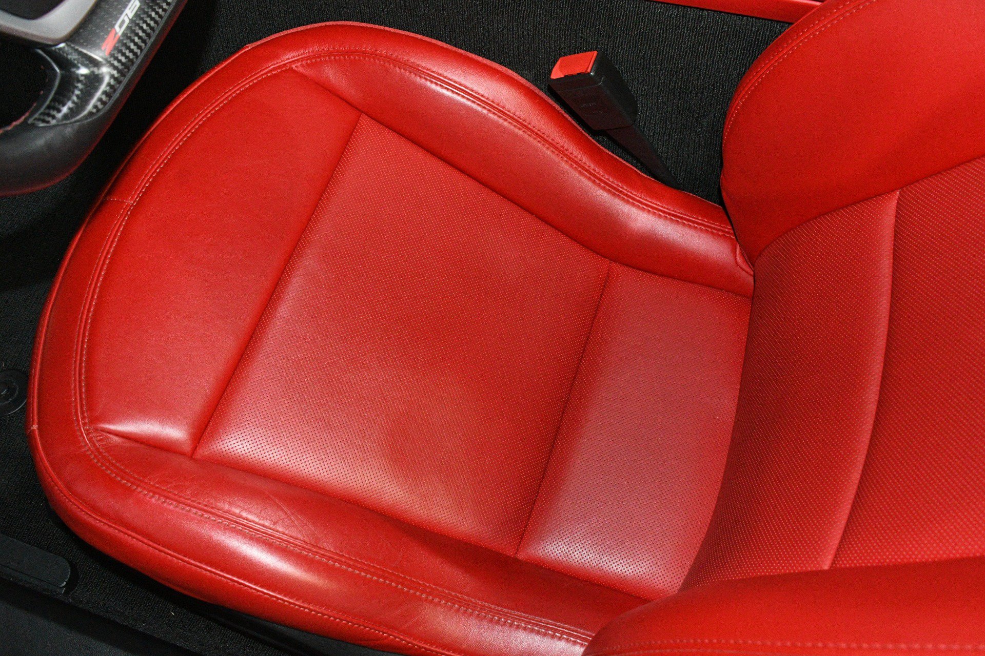 Used 2015 Chevrolet Corvette Z06 w/ 3LZ Preferred Equipment Group RWD image 11