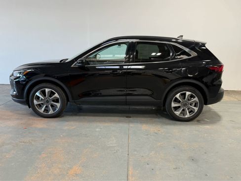 Used 2025 Ford Escape Platinum image 2