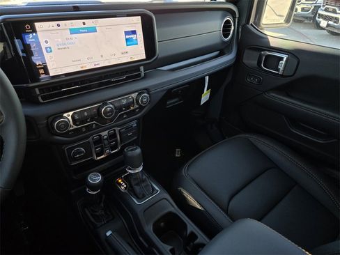 New 2025 Jeep Gladiator Sport image 19