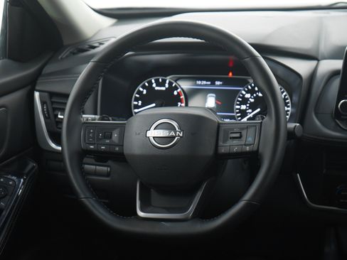 Used 2025 Nissan Rogue SV image 16