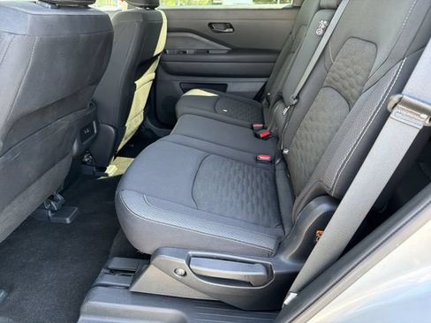 Used 2025 Nissan Pathfinder SV AWD/4WD image 28