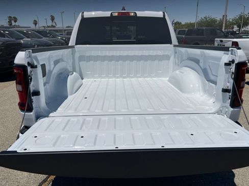 New 2026 RAM 1500 Express AWD/4WD image 19