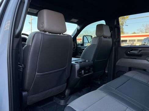 Used 2024 Chevrolet Silverado 2500 ZR2 w/ Technology Package image 43