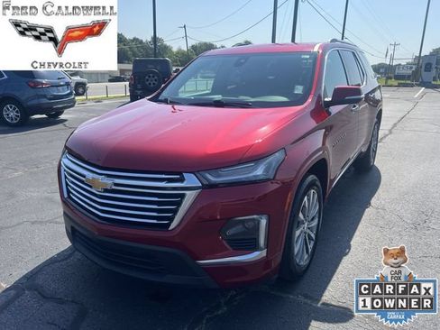 Used 2023 Chevrolet Traverse Premier FWD image 1