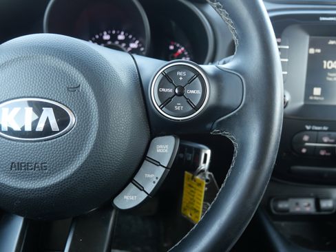 Used 2019 Kia Soul + image 12