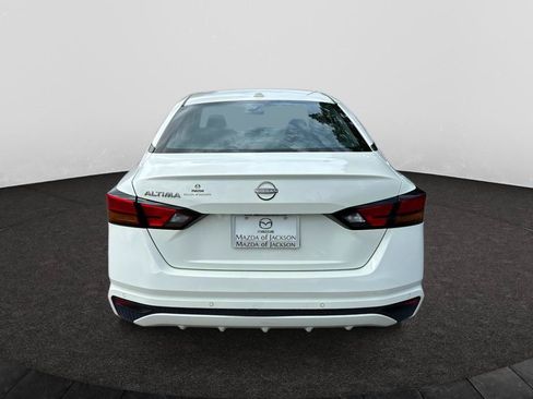 Used 2025 Nissan Altima 2.5 SV FWD image 4