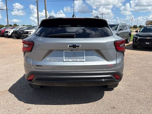New 2026 Chevrolet Trax RS w/ Sunroof Package FWD image 4