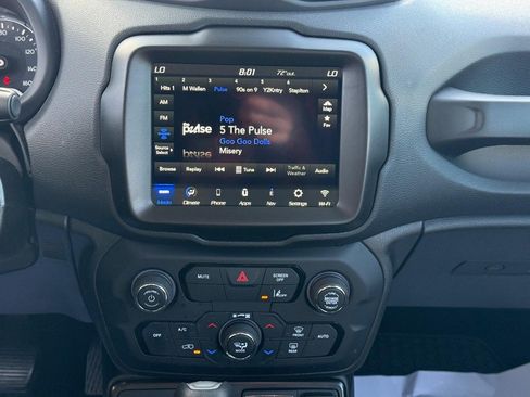 Used 2023 Jeep Renegade Latitude AWD/4WD image 13