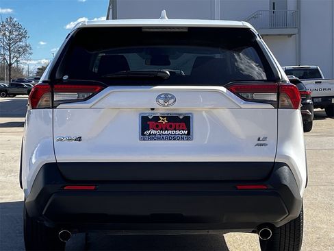 Used 2024 Toyota RAV4 LE image 5