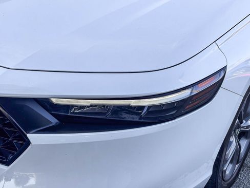 Used 2017 Honda Accord EX-L image 9