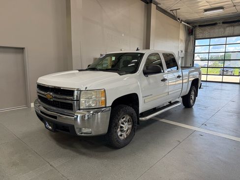 Used 2009 Chevrolet Silverado 2500 LT w/ Exterior Plus Package AWD/4WD image 2
