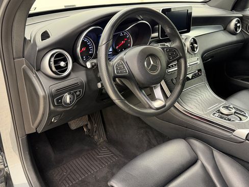 Used 2018 Mercedes-Benz GLC 300 4MATIC image 4