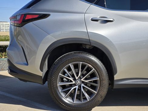 Used 2025 Lexus NX 250 image 6