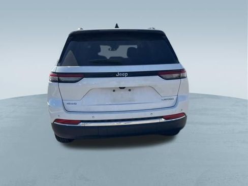 Used 2023 Jeep Grand Cherokee Laredo image 7