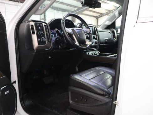 Used 2018 GMC Sierra 2500 Denali w/ Duramax Plus Package AWD/4WD image 30