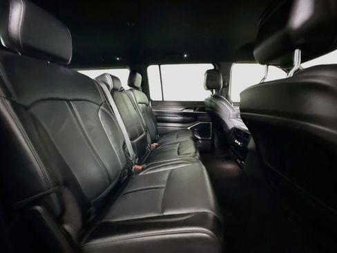 Used 2024 Jeep Wagoneer L Series II RWD image 27