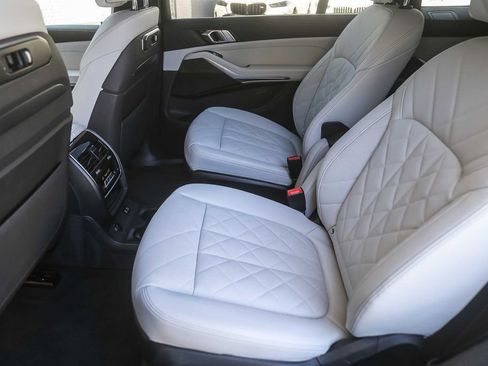 Certified 2025 BMW X7 xDrive40i w/ M Sport Package AWD/4WD image 15