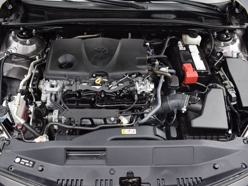 Used 2024 Toyota Camry SE image 9