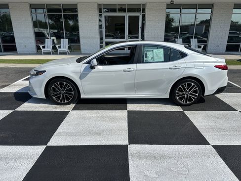 Used 2026 Toyota Camry XLE w/ Premium Plus Package FWD image 1