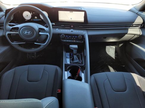 Used 2024 Hyundai Elantra SEL w/ Convenience Package image 15