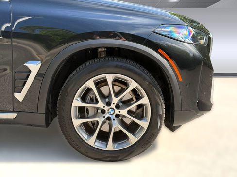 Used 2024 BMW X5 xDrive40i w/ Premium Package AWD/4WD image 11