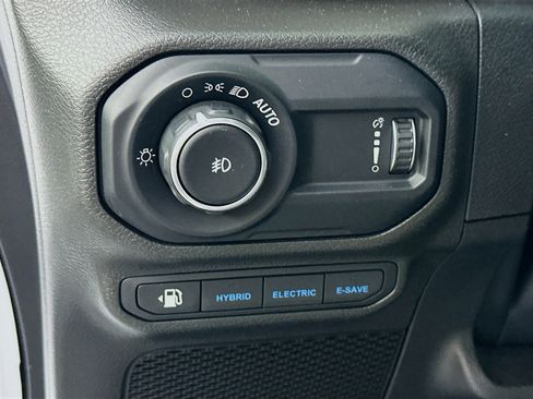 Used 2023 Jeep Wrangler Unlimited Sahara image 17