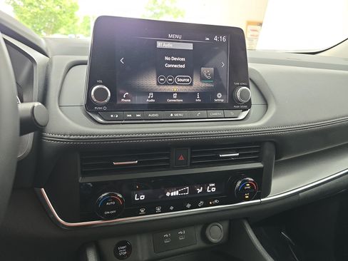 Certified 2025 Nissan Rogue SV FWD image 20