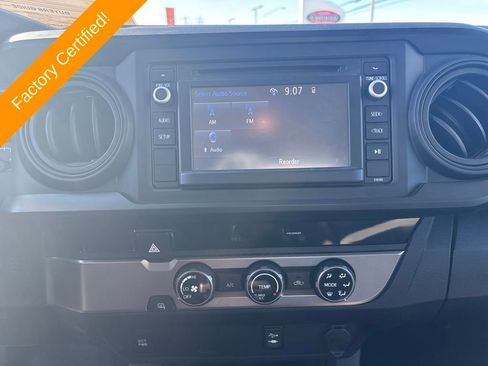 Used 2017 Toyota Tacoma SR image 19