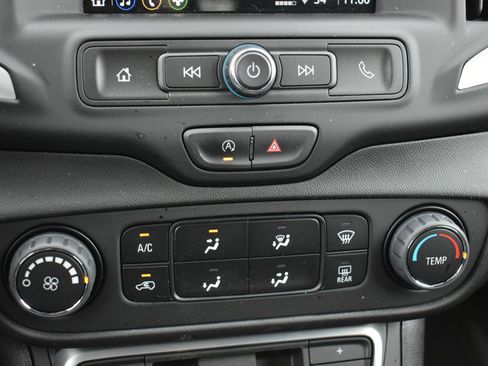 Used 2024 GMC Terrain SLE image 29