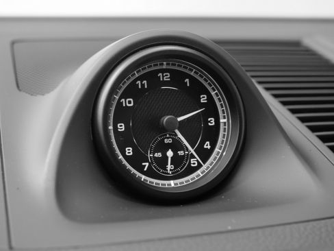 Used 2025 Porsche Macan image 30