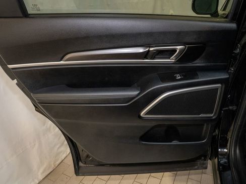 Used 2023 Kia Telluride S image 10