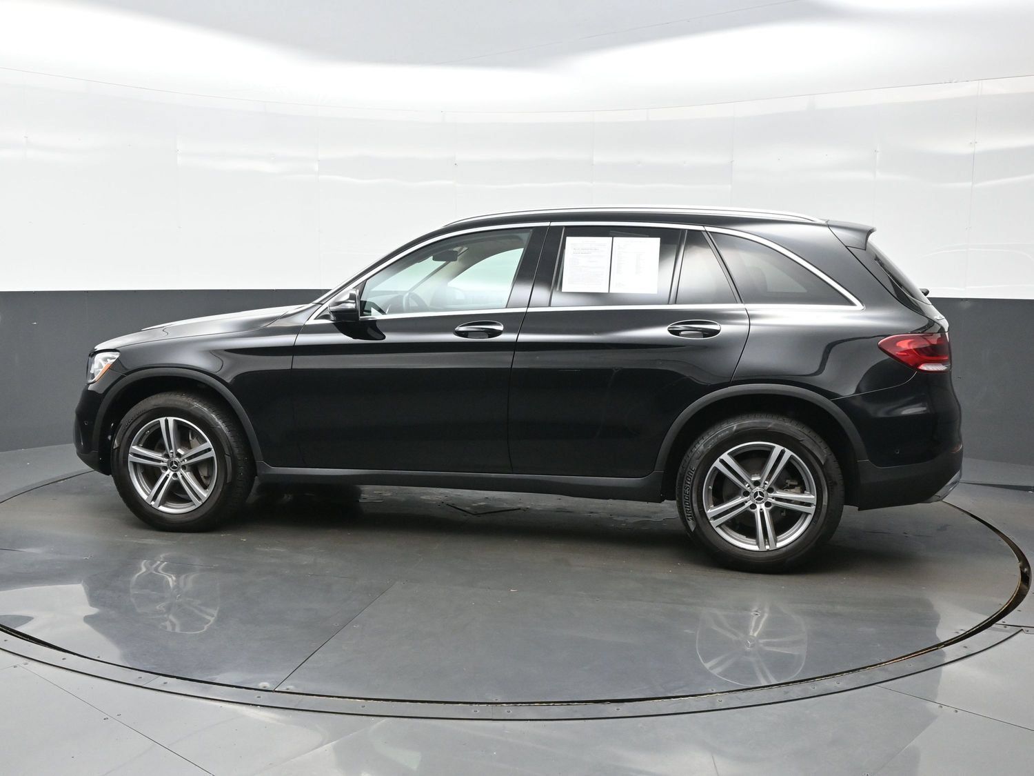 Used 2022 Mercedes-Benz GLC 300 4MATIC image 3