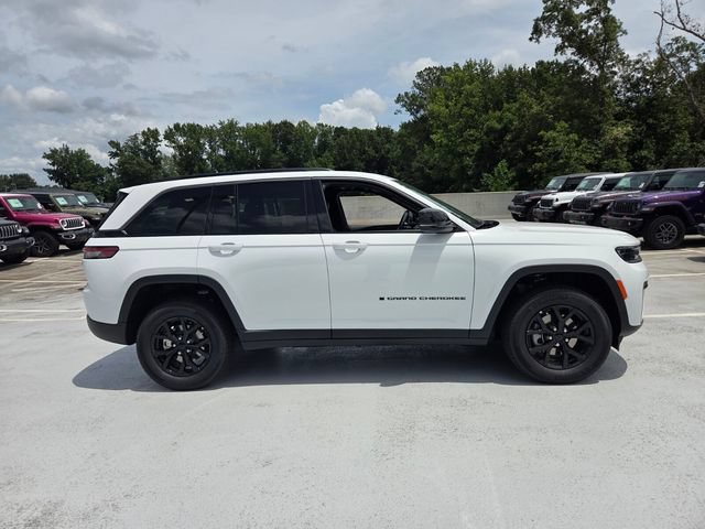 New 2026 Jeep Grand Cherokee Altitude RWD image 10