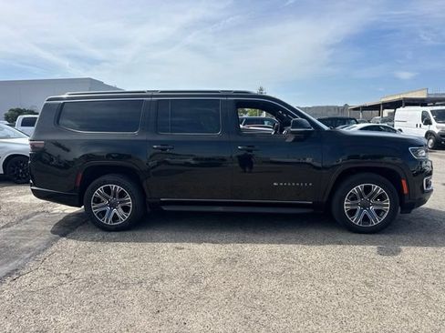 Used 2024 Jeep Wagoneer L Series II w/ Flexible Seating Group AWD/4WD image 4