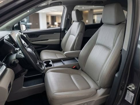 Used 2019 Honda Odyssey Touring image 2
