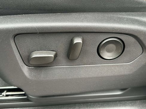 Used 2025 GMC Yukon AT4 w/ LPO, Floor Liner Package image 21