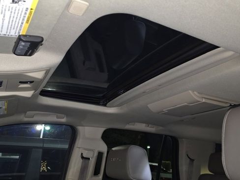 Used 2019 GMC Yukon Denali w/ Denali Ultimate Package image 3