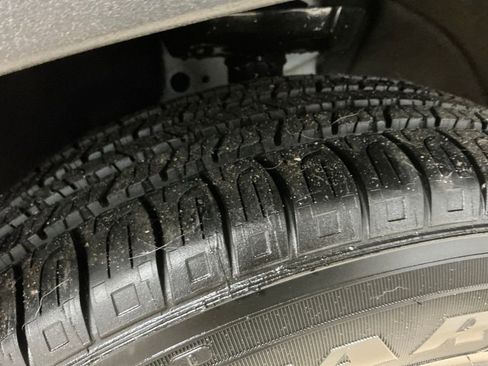 Used 2018 GMC Terrain SLE w/ Driver Convenience Package image 12