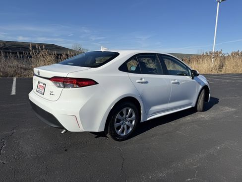 Used 2026 Toyota Corolla LE image 9
