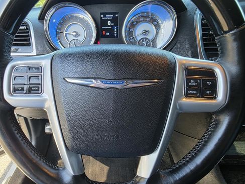 Used 2014 Chrysler 300 C image 16